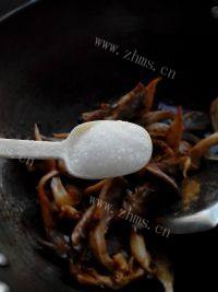 家常菜蘑菇炒菠菜做法图解6)