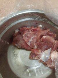 美味的紫菜瘦肉蛋花汤做法图解1)
