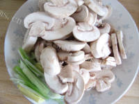 香软的清炒白蘑菇的做法图解二