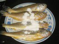 家常菜黄花鱼炖豆腐做法图解3)