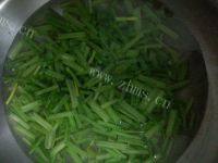 自己做的芹菜炒火腿做法图解1)