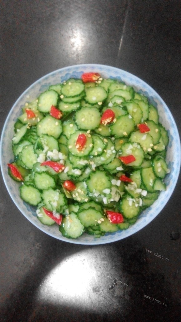 色香味俱全的凉拌黄瓜