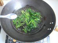美味的菠菜蛋花汤做法图解8)