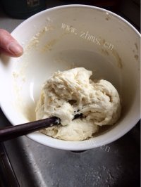 咸甜适中的葱油饼做法图解1)