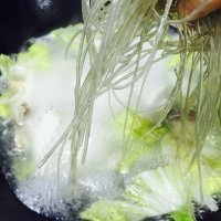 清脆爽口的猪肉炖粉条做法图解11)