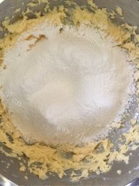 自制肉松酥饼做法图解4)