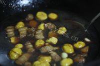 家常菜栗子红烧肉做法图解10)