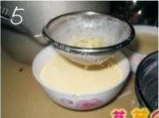 牛奶鸡蛋布丁做法图解5)