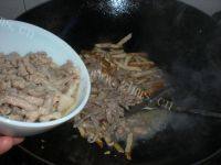 家常菜香干小炒肉做法图解12)