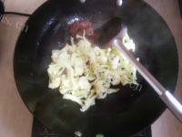 家常菜腊肠炒花菜做法图解6)