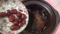 营养灵芝枸杞鸡肉汤做法图解8)