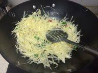 家常菜炝炒土豆丝做法图解3)