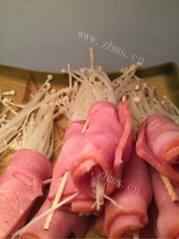 家常菜培根金针菇卷做法图解3)