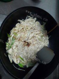 营养丰富的金针菇炒豆皮做法图解6)