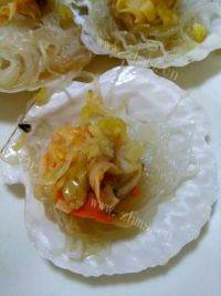 美味的蒜蓉粉丝蒸扇贝