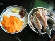 美味的红萝卜鱼骨汤做法图解1)