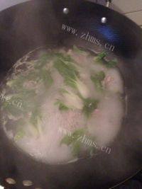 营养丰富的青菜肉丸汤做法图解5)