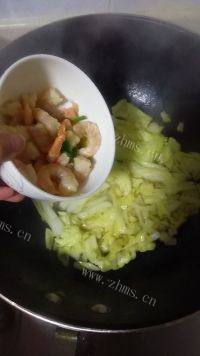家常菜白菜炒虾仁做法图解6)