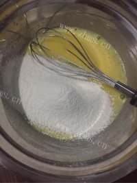 质嫩爽口的蛋糕卷做法图解4)