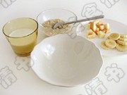 美味的水果燕麦牛奶