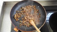 美味的北极虾肉末蒸蛋羹做法图解12)