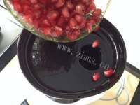美味的石榴汁做法图解5)