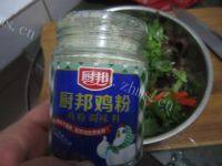 味道不错的凉拌木耳做法图解8)
