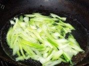 美味的西芹牛柳做法图解4)