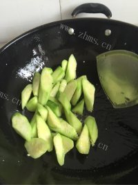 美味的丝瓜肉片汤做法图解5)