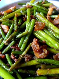 喷香的蒜苔炒肉做法图解6)