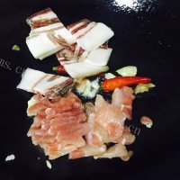 清脆爽口的猪肉炖粉条做法图解7)
