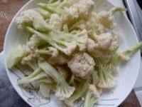 易做的香辣花菜炒肉片做法图解3)