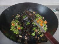 毛豆炒肉末做法图解10)