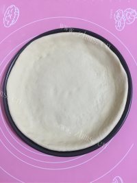 自制披萨饼皮做法图解5)