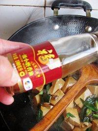 蒜苗烧豆腐做法图解9)