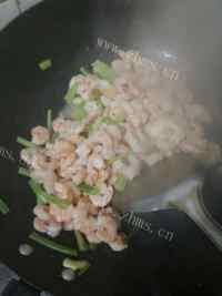 家常菜芹菜炒虾仁
