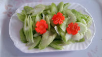 家常菜西芹炒百合做法图解3)