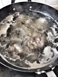 美味的沪派糖醋排骨做法图解2)