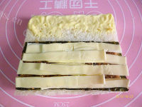 美味乳酪肉松卷做法图解9)