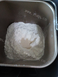 香气浓郁的奶酪包做法图解3)