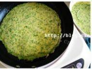 自己做的芹菜叶蛋饼做法图解5)