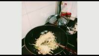 家常菜土豆丝炒肉做法图解3)