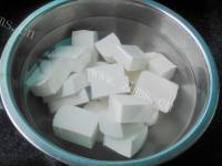 美味的海鲜豆腐煲做法图解3)