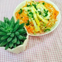 美味的胡萝卜鸡蛋炒面