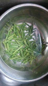 家常菜凉拌豇豆做法图解4)