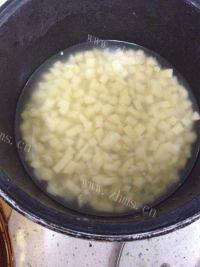 简单土豆焖饭做法图解2)