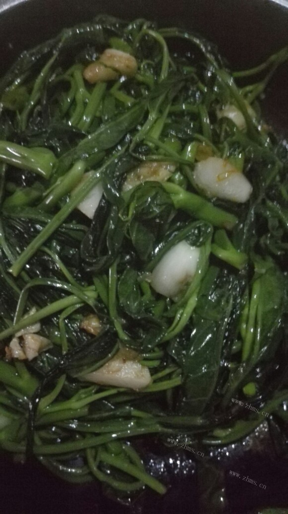 喷香的清炒空心菜