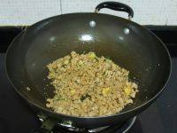 诱人的肉末蒸豆腐做法图解9)