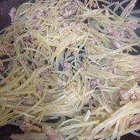 家常菜土豆炒肉丝