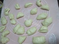 色泽不错的奶香小餐包做法图解5)
